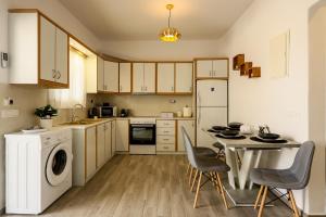 Gallery image of Villa nectar 2 bedrooms 4 pers with Jacuzzi by MPS in Perivolos