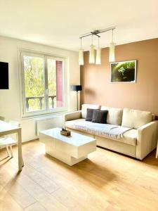 a living room with a couch and a coffee table at Luxury at Barbizon in Barbizon