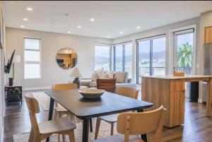 Modern - Los Angeles Apt - 2bedrooms - 2 bathrooms