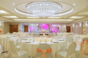 Restaurace v ubytování Coral Beach Resort Sharjah + 31 fotografií