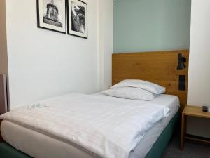 Postel nebo postele na pokoji v ubytování Ulmer Münster Hotel
