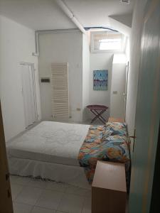a bedroom with a large bed and a window at Vagabunda Sea & Garden in Pesaro