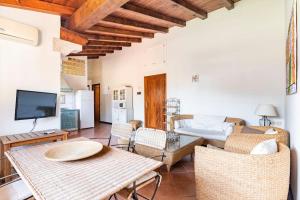 a living room with a table and chairs at Residenze Coda Cavallo - Punta Aldia - Casa delle Sughere in Puntaldia