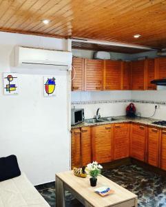 Kuchyň nebo kuchyňský kout v ubytování AlquilerSalou Estudio 1-10 + 1 fotografie