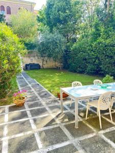 a table and chairs sitting on a patio at Vagabunda Sea & Garden in Pesaro