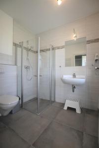 Koupelna v ubytování Fehmarnhaus 2 + 19 fotografií