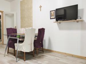 TV a/nebo společenská místnost v ubytování Apartments Helena