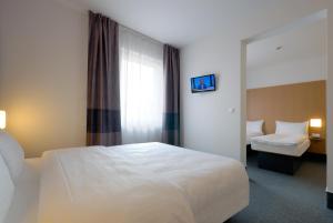 Postel nebo postele na pokoji v ubytování B&B Hotel Prague City