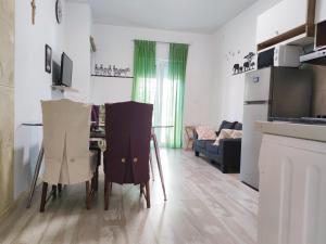 Kuchyň nebo kuchyňský kout v ubytování Apartments Helena