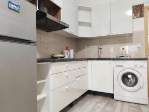 Kuchyň nebo kuchyňský kout v ubytování Apartments Helena