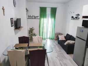 TV a/nebo společenská místnost v ubytování Apartments Helena