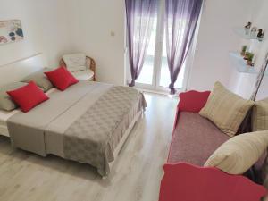 Postel nebo postele na pokoji v ubytování Apartments Helena