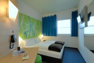 Postel nebo postele na pokoji v ubytování B&B Hotel Paderborn + 20 fotografií