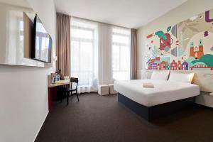 Łóżko lub łóżka w pokoju w obiekcie B&B Hotel Poznań Old Town