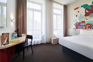 Łóżko lub łóżka w pokoju w obiekcie B&B Hotel Poznań Old Town