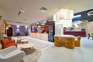 Kuchnia lub aneks kuchenny w obiekcie B&B Hotel Poznań Old Town