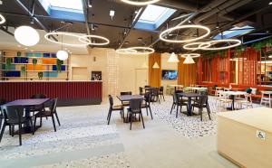 Restauracja lub miejsce do jedzenia w obiekcie B&B Hotel Poznań Old Town