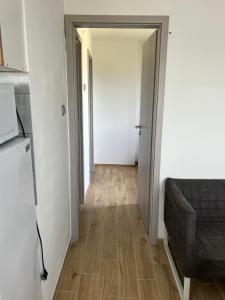 a hallway with a door leading into a room at Apartments Linic in Nin