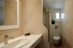Kupatilo u objektu Hermes Hotel