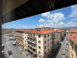 widok z okna budynku w obiekcie Hotel Ester we Florencji