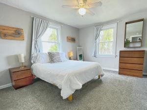 a bedroom with a bed and a ceiling fan at Upper Unit - 4 blocks to the beach, restaurant, and bar district - great deck! in Jacksonville Beach