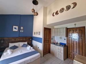 a bedroom with a bed and a blue wall at Ladario Studios in Sarti