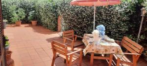 A garden outside Appartamento comodo per Lerici e 5 Terre