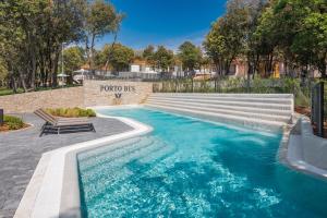 Bazén v ubytovaní Luxury Glamping Beach Villas Porto Bus alebo v jeho blízkosti