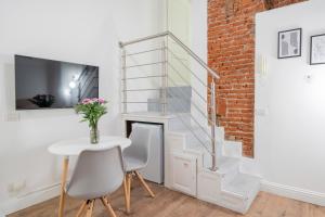 Kuchyňa alebo kuchynka v ubytovaní RELSTAY - Brera District