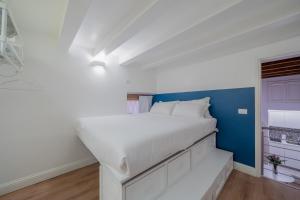 A bed or beds in a room at RELSTAY - Brera District