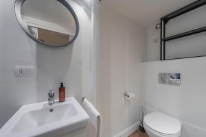 A bathroom at RELSTAY - Brera District
