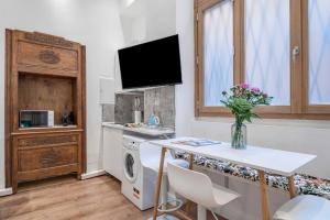 A kitchen or kitchenette at RELSTAY - Brera District