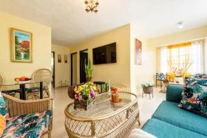 a living room with a couch and a table at Acogedor Espacio en Santo Domingo Este. in Mandinga