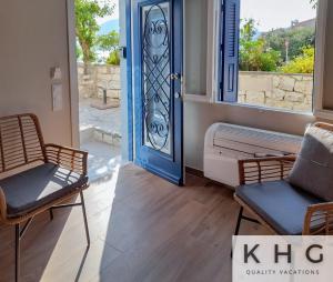 Setusvæði á Seaside ground floor elegant Suite in Fiskardo! 20 steps from Zavalata beach!