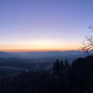 a view of a sunset from a mountain with trees at La casa di Mene & Lù in Pesche