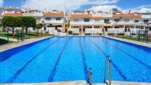 Bazén v ubytování Cozy terrace with pool in Fuengirola by Costarentals - Ref 206 nebo v jeho okolí