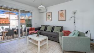 Posezení v ubytování Cozy terrace with pool in Fuengirola by Costarentals - Ref 206