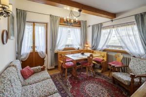 Кът за сядане в Villa Casanova - Stayincortina