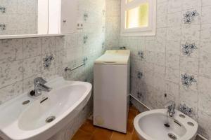 Kúpeľňa v ubytovaní Cubells 4 Apartamento cercano a la playa + 12 fotografií