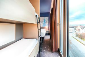 Ein Bett oder Betten in einem Zimmer der Unterkunft B&B Hotel Ulm