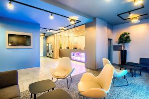 TV a/nebo společenská místnost v ubytování B&B Hotel Ulm + 37 fotografií