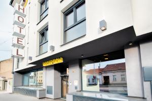 Budova, kde se hotel nachází