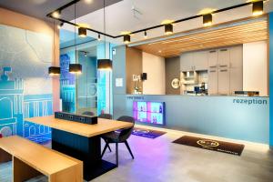 TV a/nebo společenská místnost v ubytování B&B Hotel Wien-Meidling