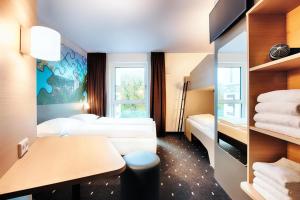 Кровать или кровати в номере B&B Hotel Ravensburg