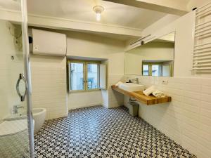 a bathroom with two sinks and a toilet and a mirror at Garibaldi Accommodation in Viterbo