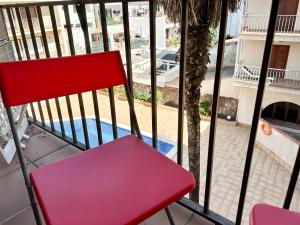 En balkon eller terrasse på CENTRIC APARTMENT with POOL in TOSSA 2