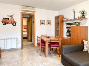 Et opholdsområde på CENTRIC APARTMENT with POOL in TOSSA 2