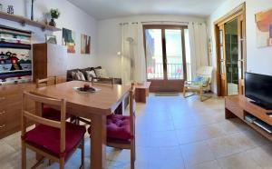 Et tv og/eller underholdning på CENTRIC APARTMENT with POOL in TOSSA 2