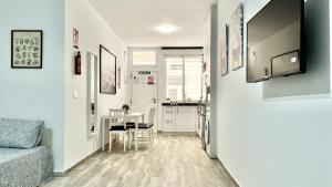 Kuchyňa alebo kuchynka v ubytovaní Los Tilos Suites-Vialia