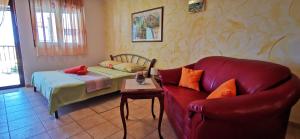 Studio Apartment Lela Ližnjanにあるベッド